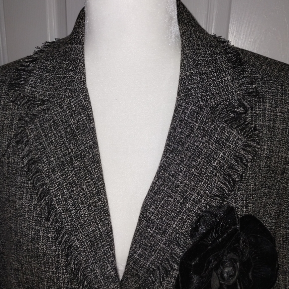 Women's Blazer - Picture 4 of 12